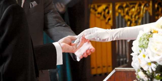 結婚式のバージンロード 花嫁と父